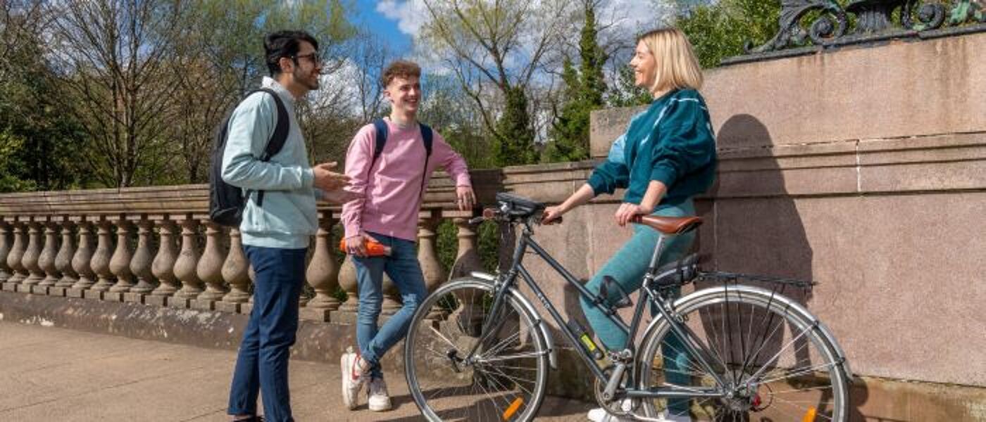 Students chatting in Kelvingrove park